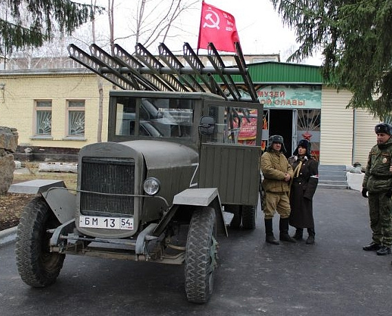 Вячеслав Илюхин и Леонид Рыбин поздравили гвардейцев-ракетчиков