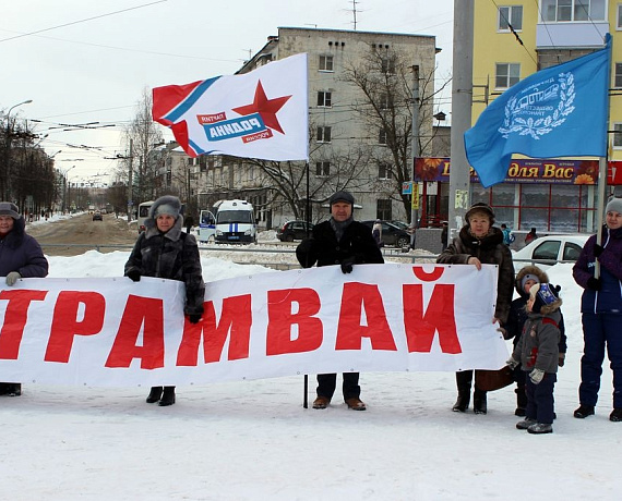 Дзержинские партийцы потребовали от властей вернуть трамвайный транспорт в город