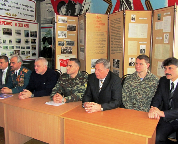 Патриоты проводили челябинских новобранцев на службу в армию