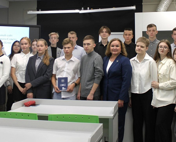 Елена Иванова провела уроки в школах