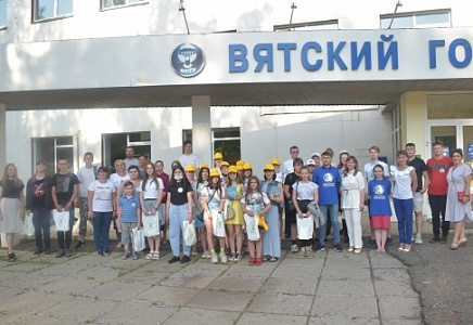 СОРАТНИЦА КИРОВСКОЙ "РОДИНЫ": К ДВИЖЕНИЮ ШКОЛЬНЫХ ЛЕСНИЧЕСТВ ВСЕ АКТИВНЕЕ ПОДКЛЮЧАЮТСЯ ЛЕСНЫЕ ОТДЕЛЫ, ВЕТЕРАНЫ ОТРАСЛИ