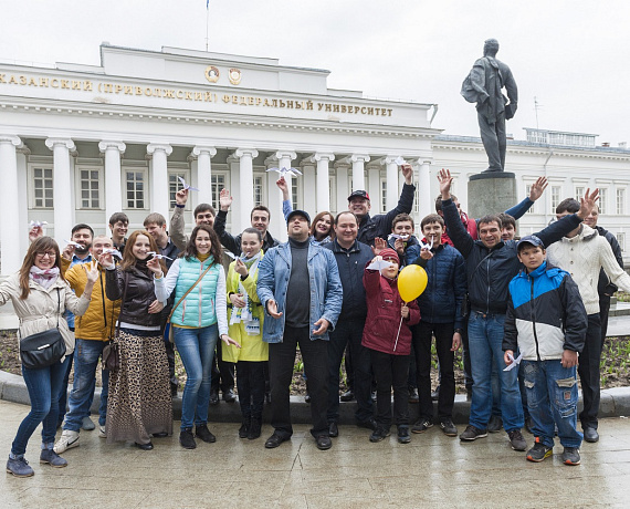 В Татарстане "РОДИНА" и "Вежливые люди" провели флэшмоб