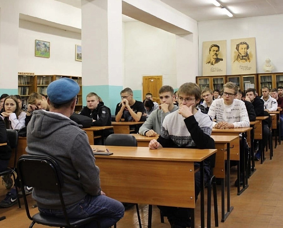 Яранский родинец, участник СВО, проводит встречи с молодежью