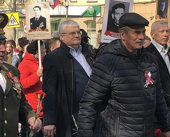 Торжественный митинг на День Победы в микрорайоне Пашино открыл Вячеслав Илюхин