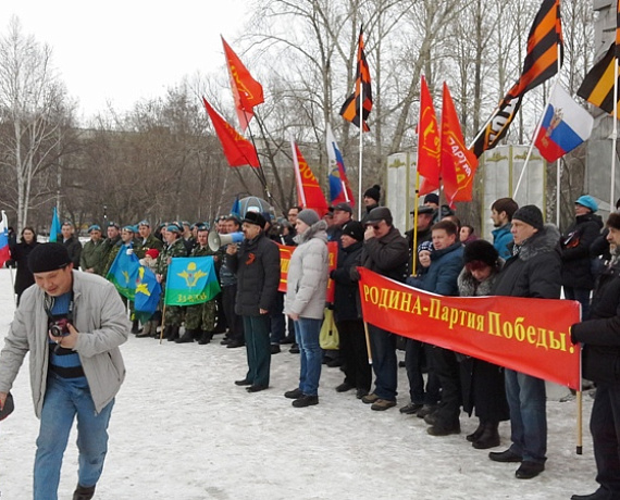 Партийцы Челябинска провели праздничный митинг в Саду Победы