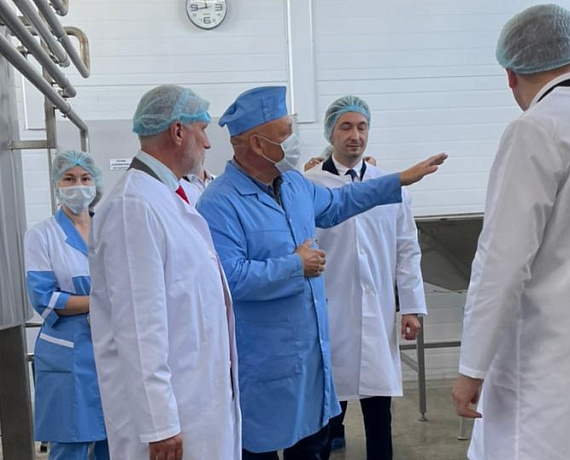 Алексей Журавлев оценил качество чувашской молочной продукции