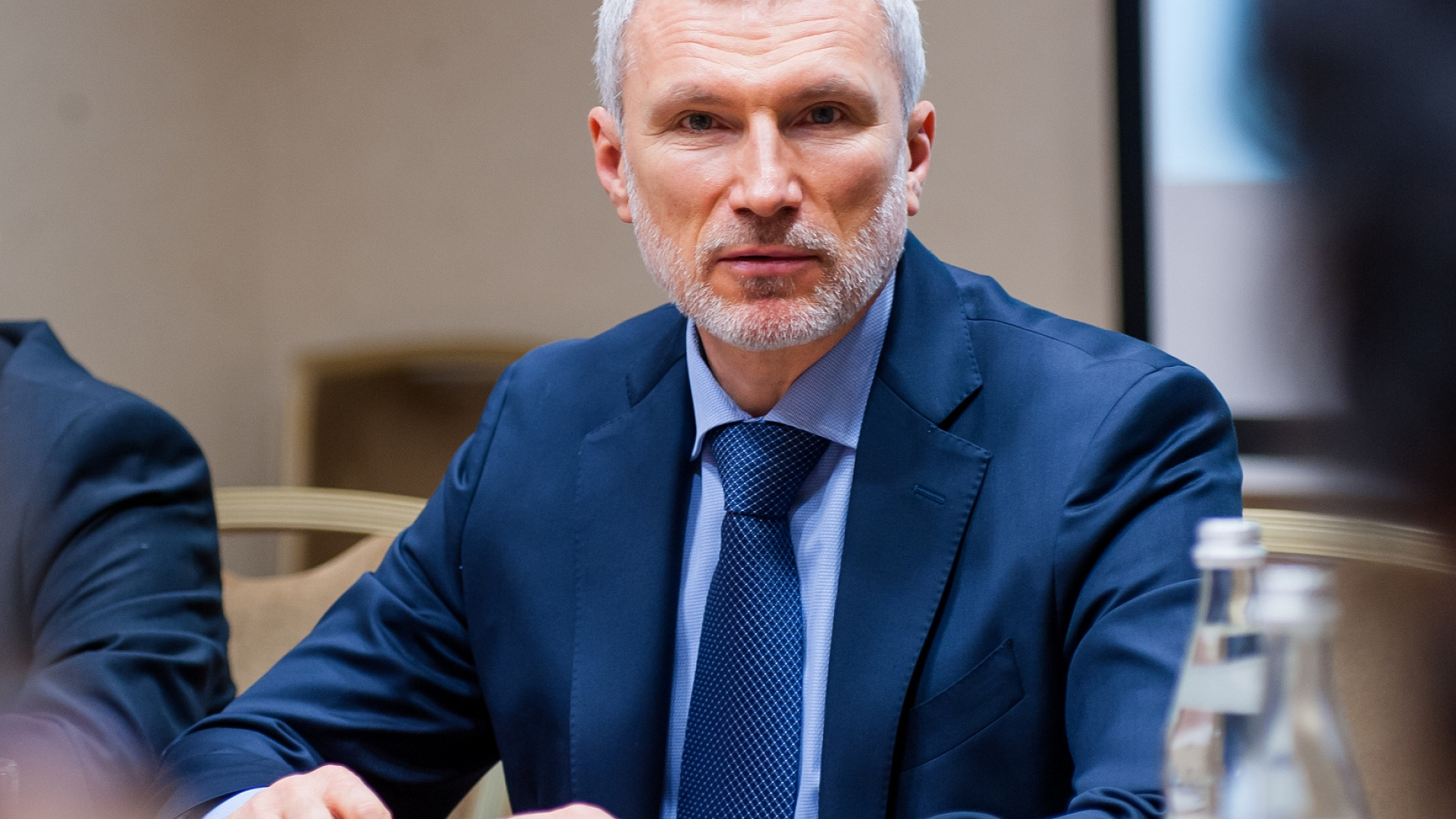 Журавлев: Народ проводит свою экономическую политику, не надеясь на правительство
