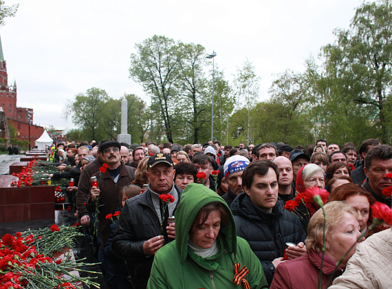 "РОДИНА" в Александровском саду почтила память погибших в Одессе, 5 мая 2014 г. (галерея 2)