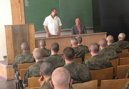 ГЕРОЙ РОССИИ АНДРЕЙ БОГАТОВ РАССКАЗАЛ УЛЬЯНОВЦАМ О СВОЕМ БОЕВОМ ПУТИ