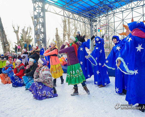 Новосибирские партийцы устроили празднование Масленицы