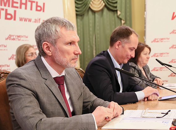 Алексей Журавлёв на круглом столе в "АиФ" на тему: "Куда ведут конкурсы красоты?", 2 апреля 2014 г.