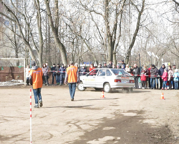 Пермские социал-патриоты устроили соревнования по автомногоборью