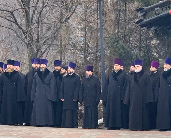 Делегация Воронежской "РОДИНЫ" возложила венок к Вечному огню накануне Дня защитника Отечества