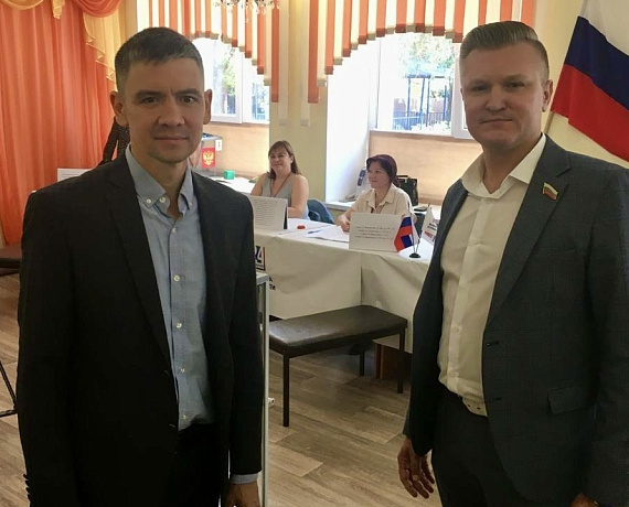 Владимир Сухарев поддержал соратника - кандидата на выборах в Думу Астраханской области