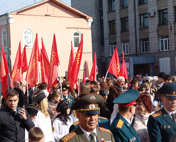Иркутская "РОДИНА" прошла маршем в колонне ветеранов