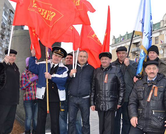 Саратовские родинцы приняли участие в митинге в поддержку присоединения Крыма к России