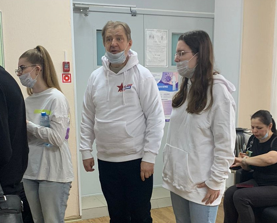 Новгородские соратники сдали кровь в рамках партийной донорской акции