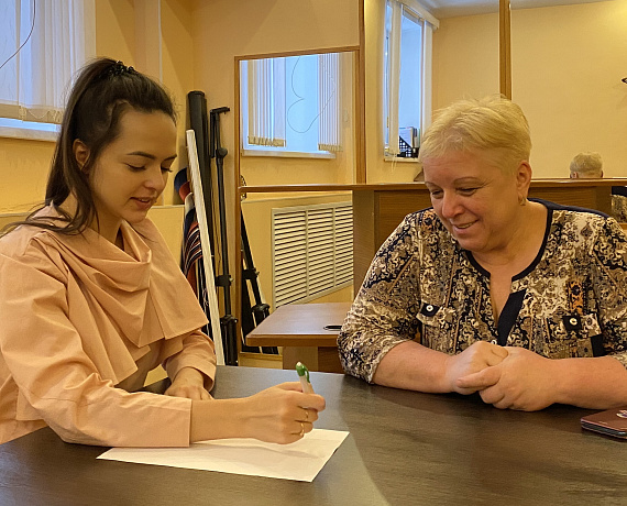 Депутат Кировской "РОДИНЫ" совмещает новогодние поздравления с депутатской деятельностью