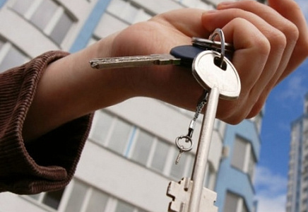 "РОДИНА" РАЗБЕРЕТСЯ, ПОЧЕМУ АСТРАХАНСКИЕ ДЕТИ-СИРОТЫ НЕ МОГУТ ПОЛУЧИТЬ ЗАКОННОЕ ЖИЛЬЕ