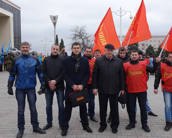 Ростовские патриоты провели митинг в поддержку политического курса Путина