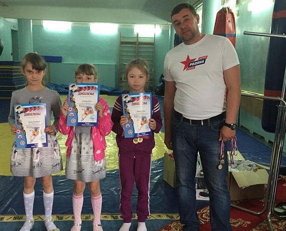 Новосибирские партийцы провели  ежегодные соревнования по общефизической подготовке среди детей и подростков