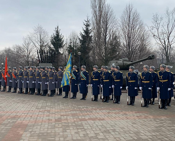 Делегация Воронежской "РОДИНЫ" возложила венок к Вечному огню накануне Дня защитника Отечества