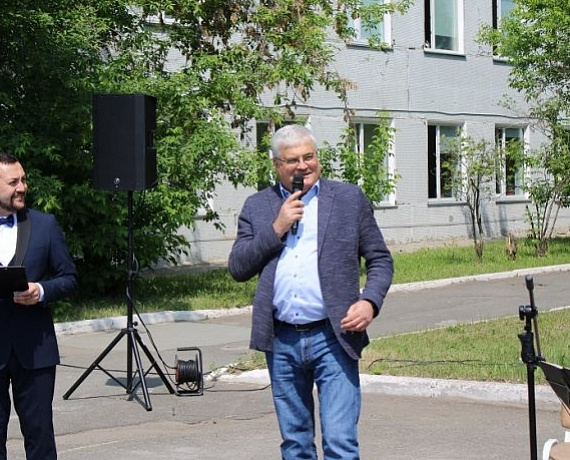 Вячеслав Илюхин и Леонид Рыбин поздравили медиков с профессиональным праздником
