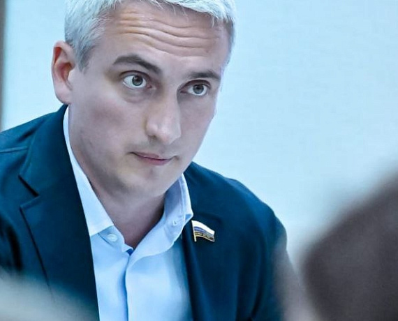 Никита Габов представил партию "РОДИНА" на заседании клуба политологов