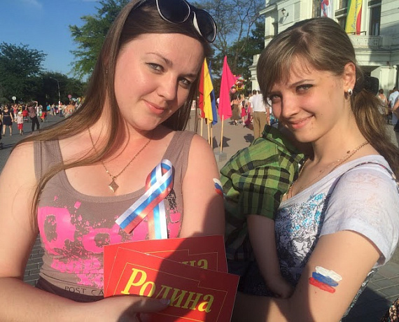 "РОДИНА" организовала акцию "Флаг России на твоем балконе" в Евпатории