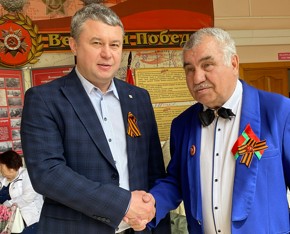 Самарские партийцы поздравили ветеранов с праздником Победы