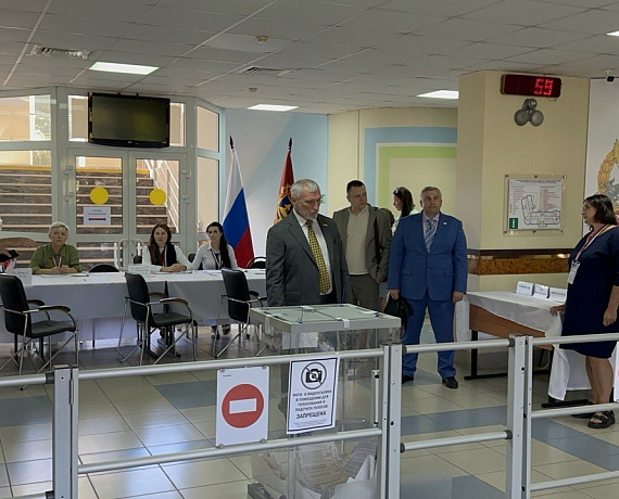 Алексей Журавлев с соратниками проинспектировали ход голосования в Брянской области