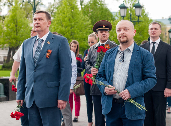 Представители "РОДИНЫ" возложили венки и цветы к могиле Неизвестного солдата, 06.05.2016