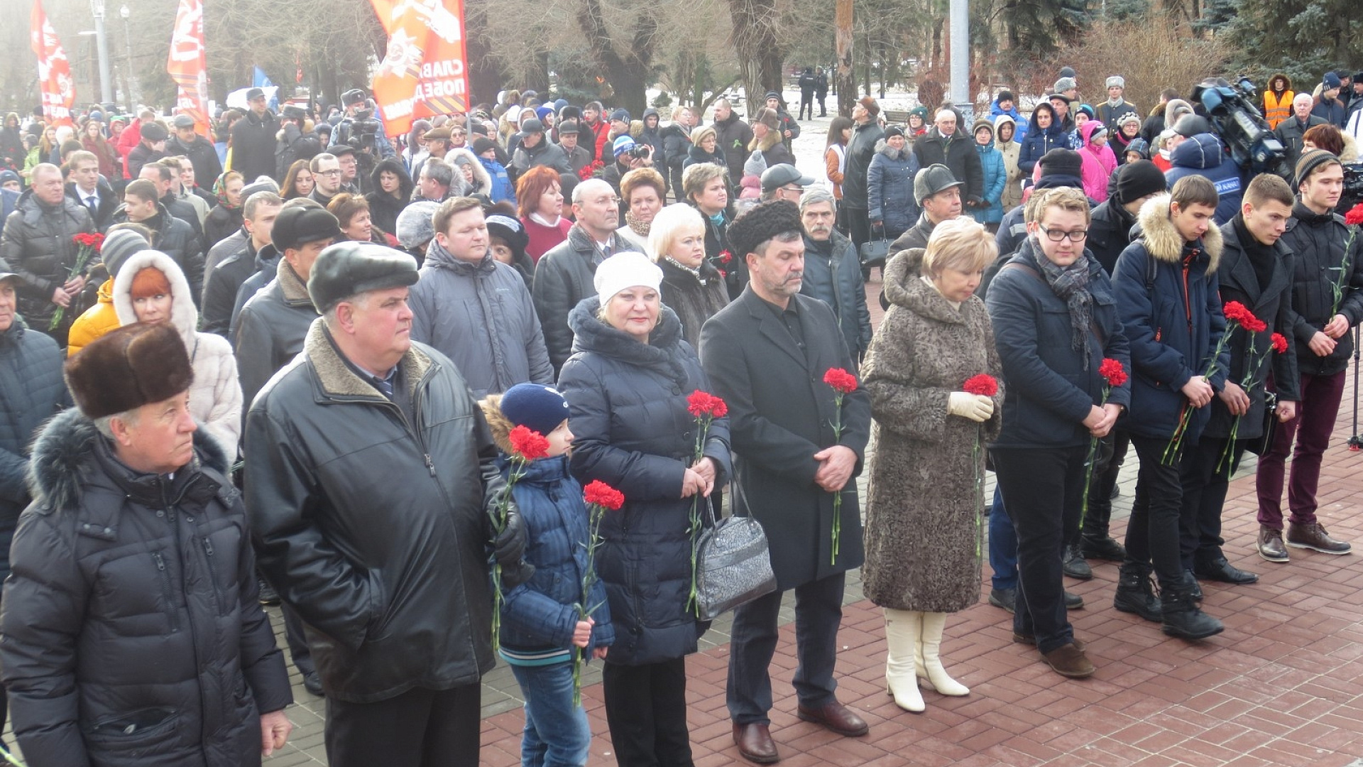 Волгоградские партийцы почтили память бойцов, отстоявших Сталинград