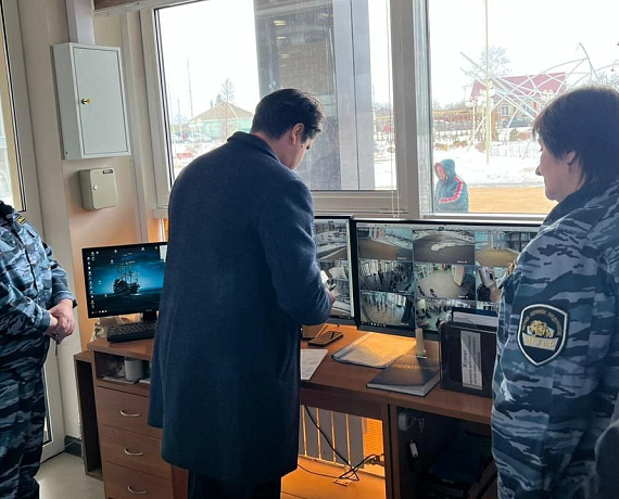Игорь Борисов проверил качество работы ЧОПов, организующих охрану учебных заведений
