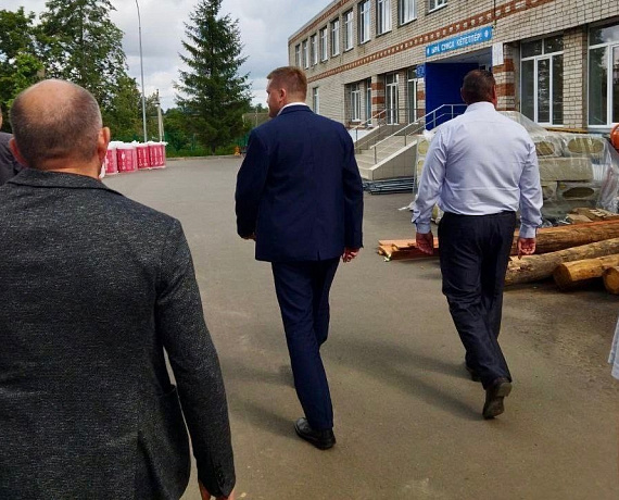 Владимир Михайлов держит вопросы благоустройства образовательных учреждений на особом контроле