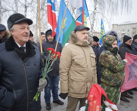 Новосибирские партийцы почтили память бойцов, погибших в Афганистане