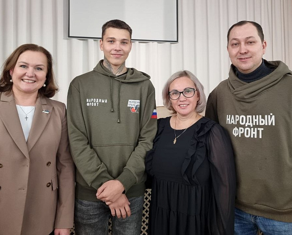 Елена Иванова вместе с коллегами из Народного фронта провели патриотическую встречу со студентами