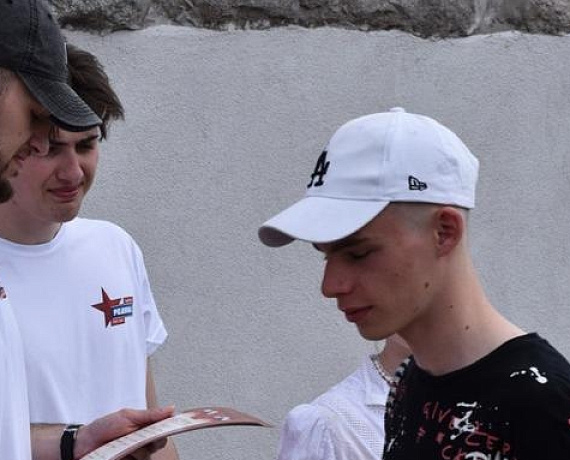 Калининградская "РОДИНА" провела уличный турнир по армрестлингу