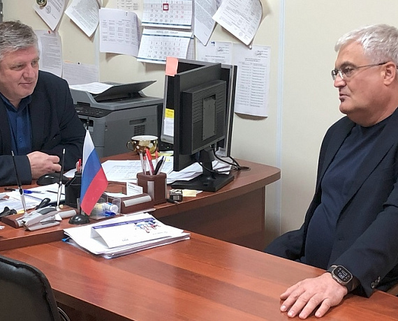 Вячеслав Илюхин встретился с родителями новосибирских школьников