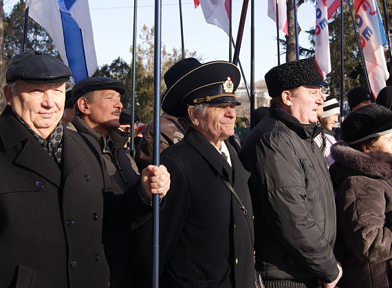Возложение цветов к Долгоруковскому обелиску и митинг у памятника воинам-освободителям Симферополя, 4 февраля 2014 г.