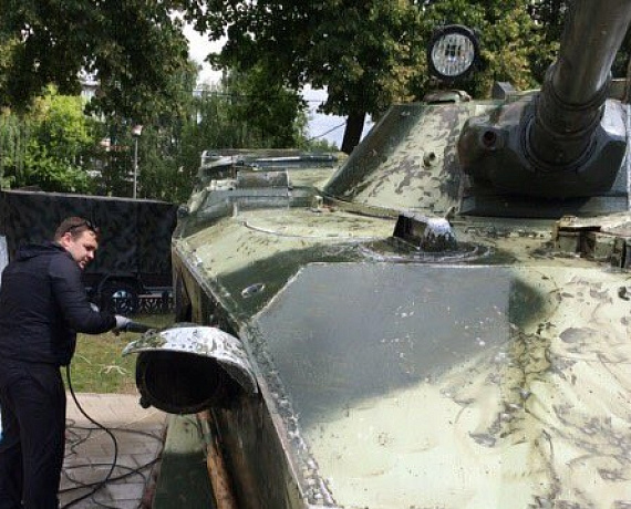 Активисты ярославской "РОДИНЫ" приняли участие в благоустройстве территории у памятника главнокомандующему ВДВ Василию Маргелову