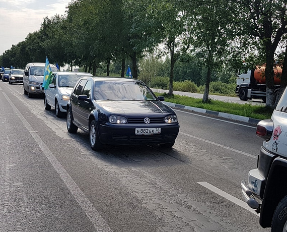 Ярославские родинцы приняли участие в автопробеге ветеранов ВДВ