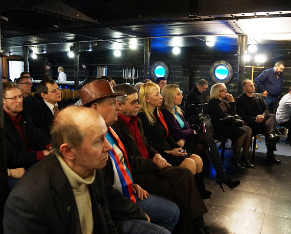 Красноярские партийцы обсудили за круглым столом ситуацию в Украине