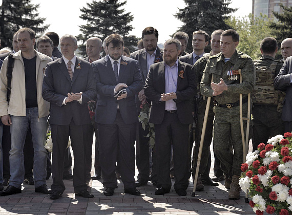 Закладка памятного знака для мемориала погибшим гражданам ДНР, 10.05.2015
