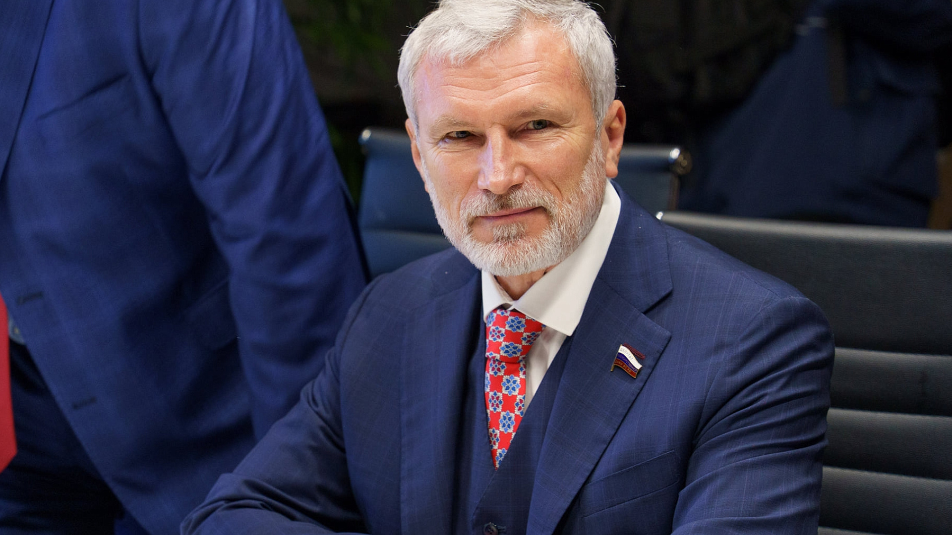 Журавлев предложил ввести мораторий на выдачу паспортов РФ гражданам Таджикистана