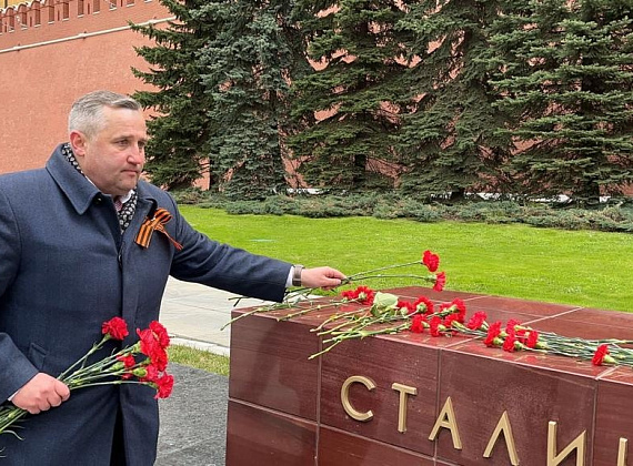 Соратники партии "РОДИНА" возложили венки и цветы к Могиле Неизвестного Солдата, 05.05.2023