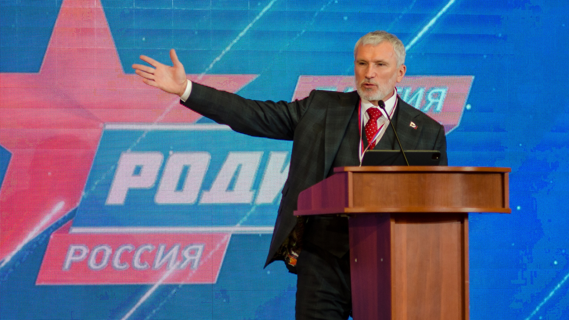 Лидер "РОДИНЫ": Донбассу нужно помочь всем - оружием, деньгами, военными специалистами