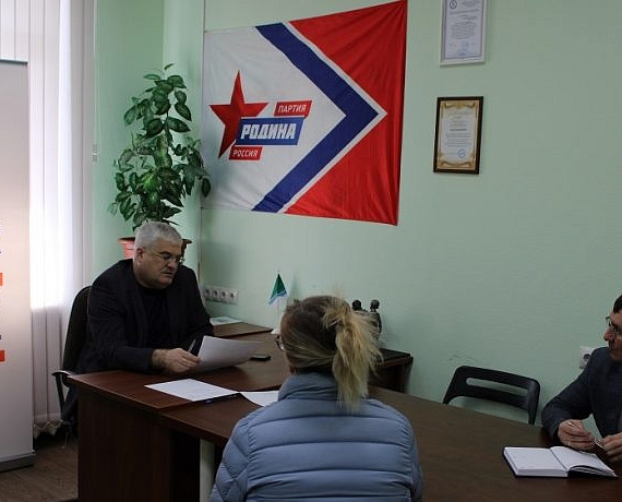На прием к Вячеславу Илюхину граждане пришли с благодарностью