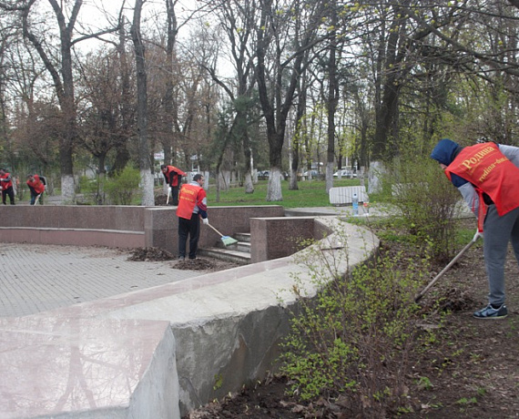 Социал-патриоты навели порядок в центре Новочеркасска
