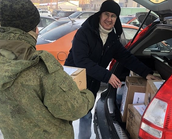 Посылки, собранные Клубом избирателей Вячеслава Илюхина и реготделением Новосибирской "РОДИНЫ" передали мотострелкам